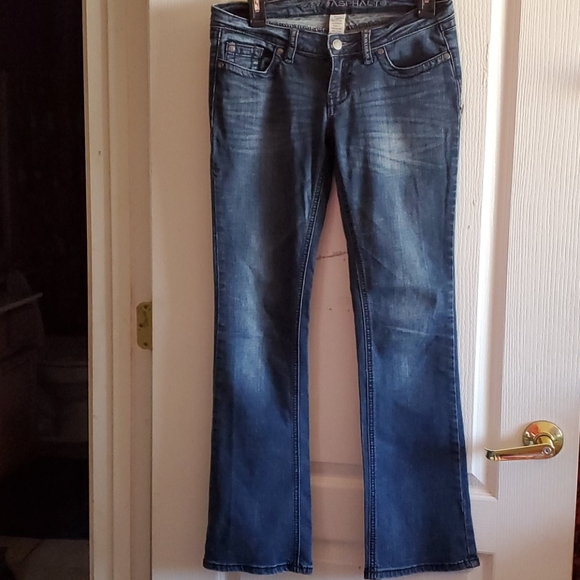 Like new Blue jeans, strechy and comfortable - Picture 1 of 5